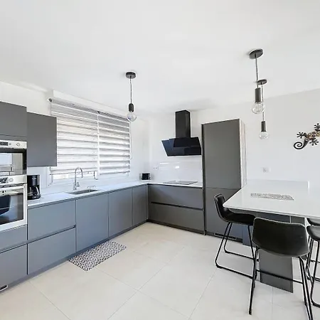 Grand T3 Vue Sur La Baie De Calvi (Corsica)